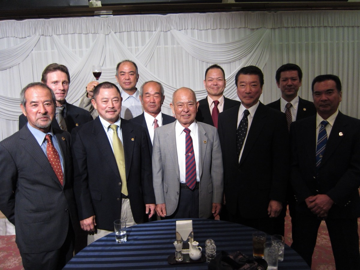 平成22年度剛柔流協会忘年会 — 写真 2
