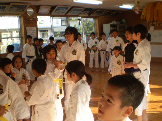 H22年度 青年部主催 少年空手演武交流大会 — 写真 9