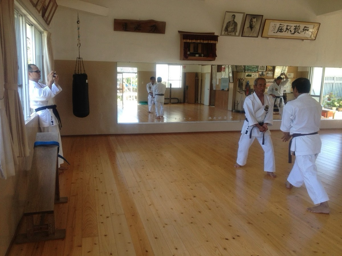 毎月第一日曜日嶺井道場稽古の様子 Monthly session… — 写真 1
