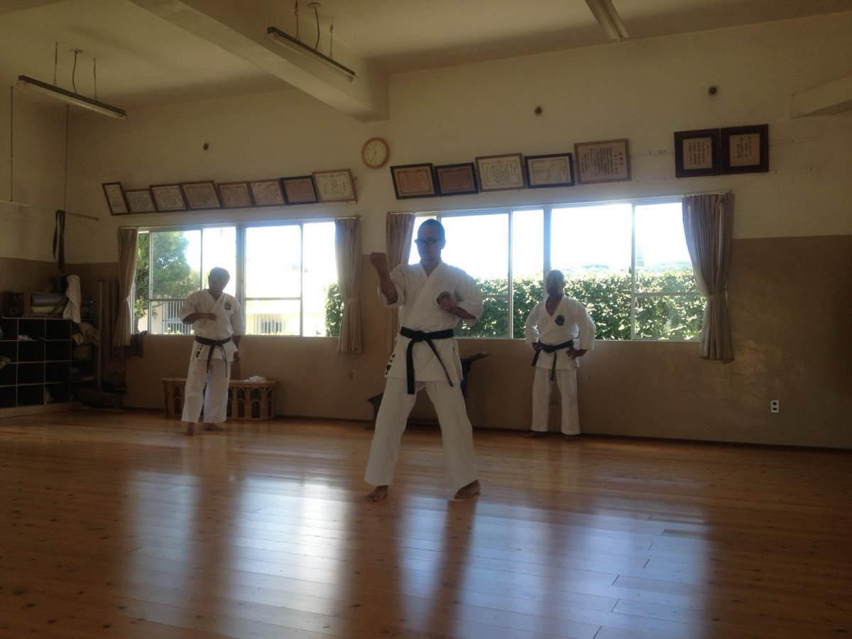毎月第一日曜日嶺井道場稽古の様子 Monthly session… — 写真 3