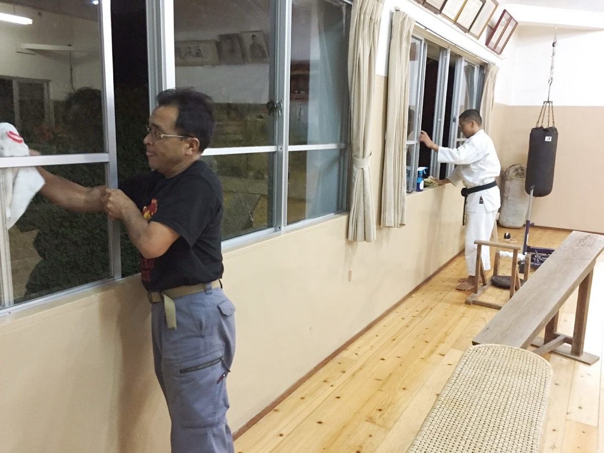 嶺井空手道場の大掃除+昇級審査+忘年会が12月23日（火）に開か… — 写真 1