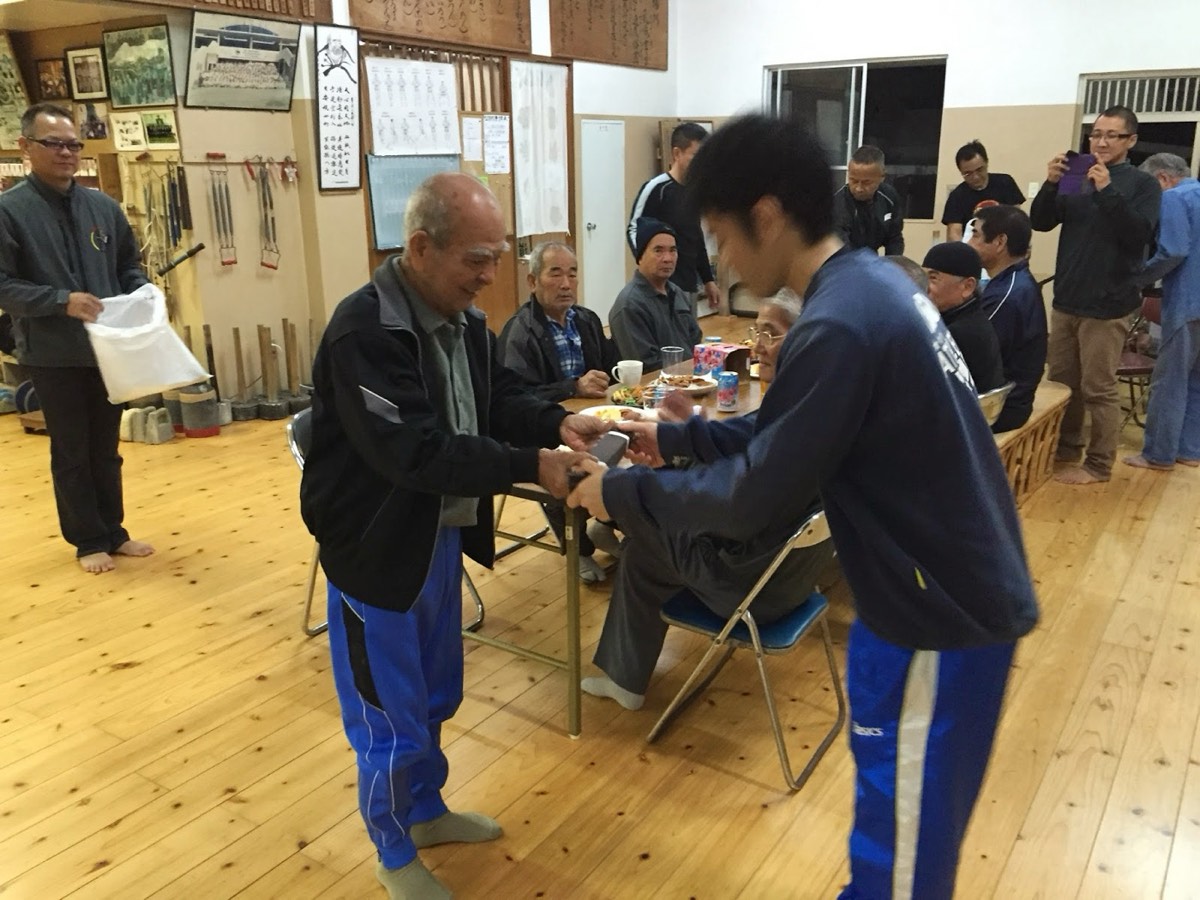 嶺井空手道場の大掃除+昇級審査+忘年会が12月23日（火）に開か… — 写真 10