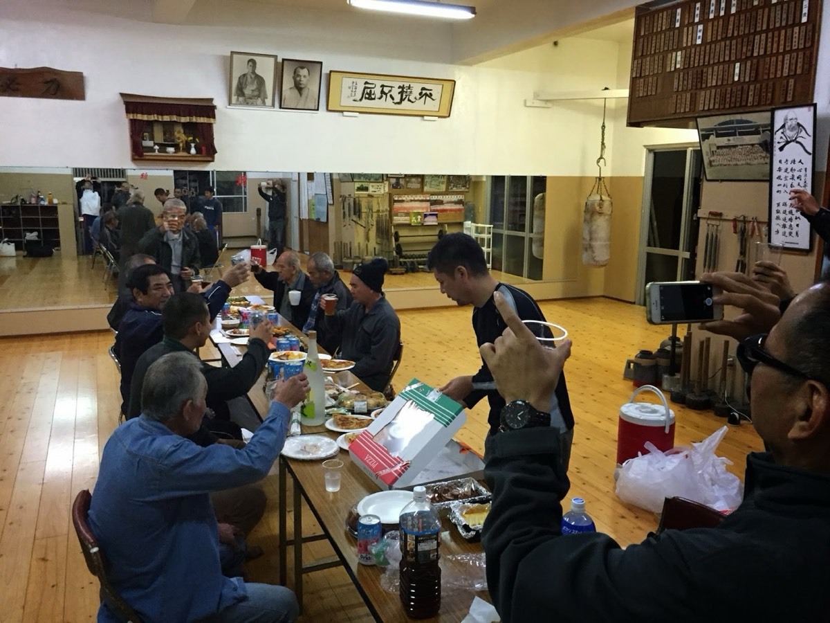 嶺井空手道場の大掃除+昇級審査+忘年会が12月23日（火）に開か… — 写真 12