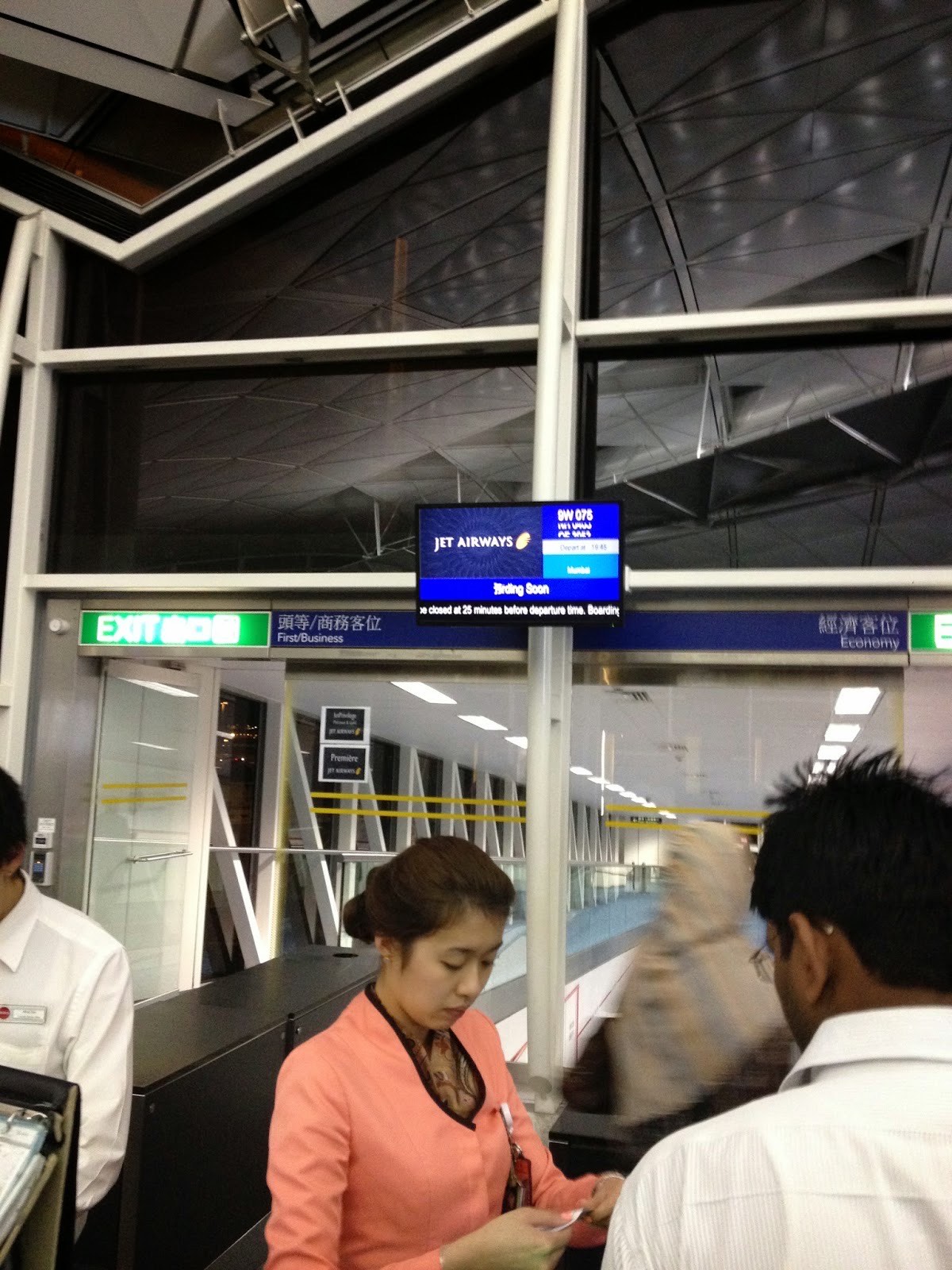 インドへの旅行記(空手以外の番外編) 香港国際空港に到着 香港国… — 写真 4